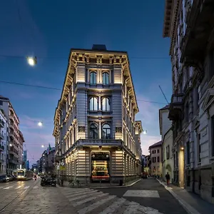Hotel Radisson Collection Hotel, Palazzo Touring Club, Mediolan
